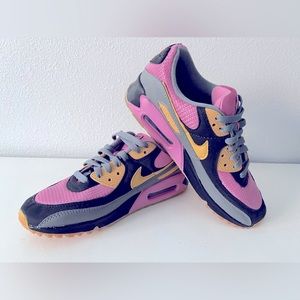 Womens Nike Airmax color-way chose with NikeID